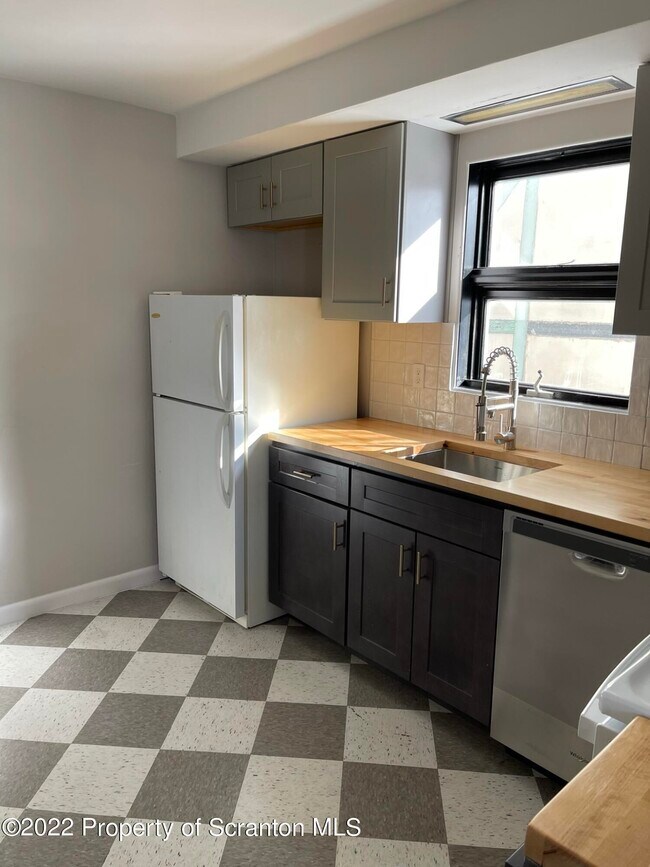 Photo - 303 E Drinker St