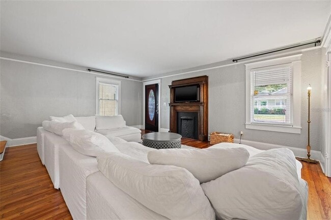 Photo - 910 E Hamilton Ave