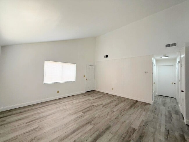 Photo - 3310 R St Unidad A