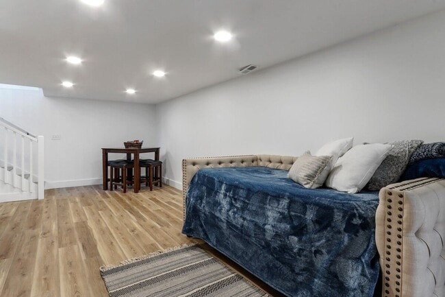 Building Photo - Fontana-on-Geneva Lake Furnished Home Avai...