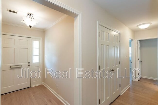 Photo - 1647 Executive Park Ln NE