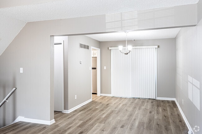 2BR, 1.5BA - 927SF - Holmesbrook Townhomes