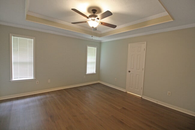 Photo - 320 Hawthorne Dr House