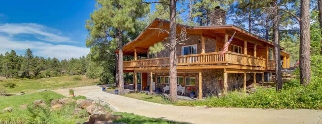 Building Photo - 880 Rockcrest Dr