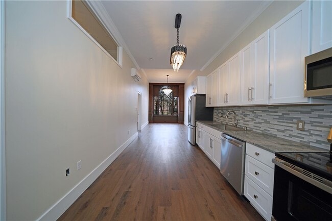 Photo - 184 N Main St