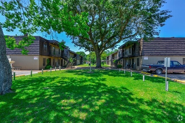 Building Photo - 1518 East Ave Unit 110 Rental