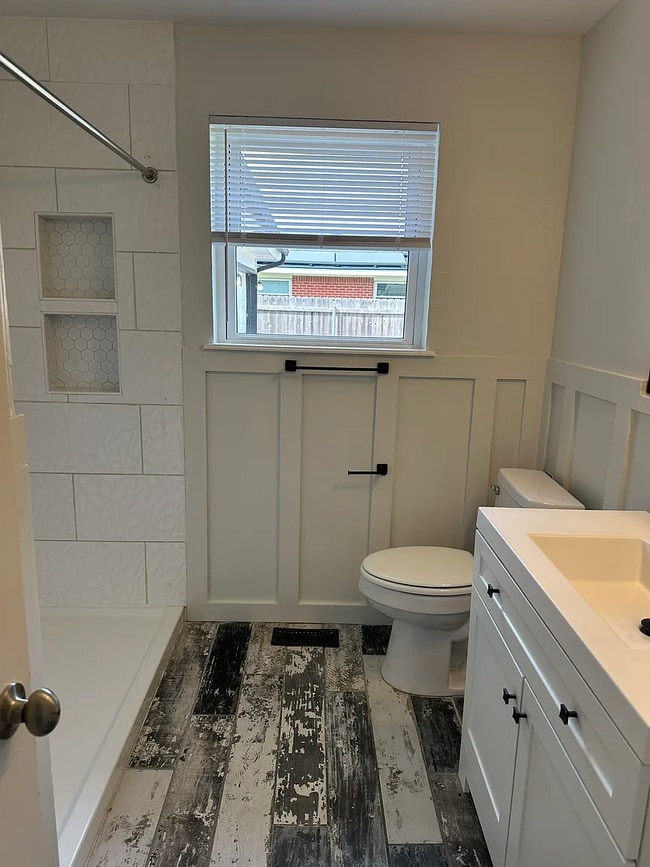 Photo - 220 W Ridge Rd