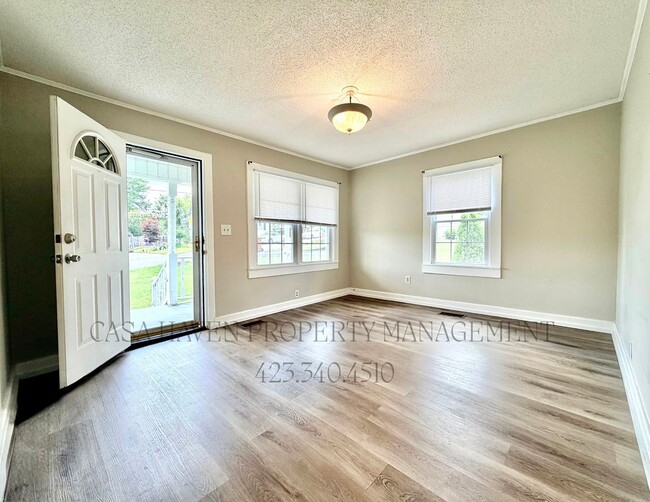 Photo - 320 Clark St