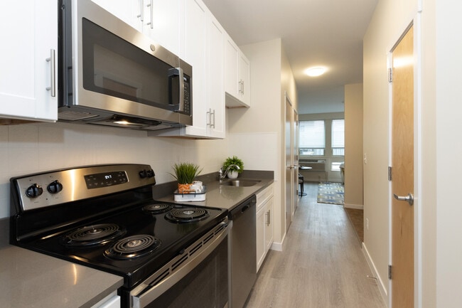 Stainless Steel Appliances, Quartz Countertops