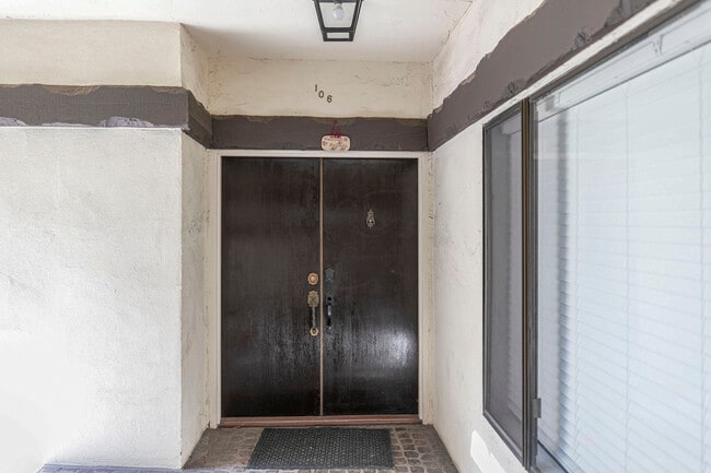 Photo - 234 N Kenwood St Unit 106
