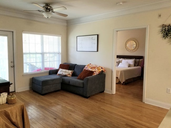 Photo - 2021 Basildon Rd Unidad 2021 Rental