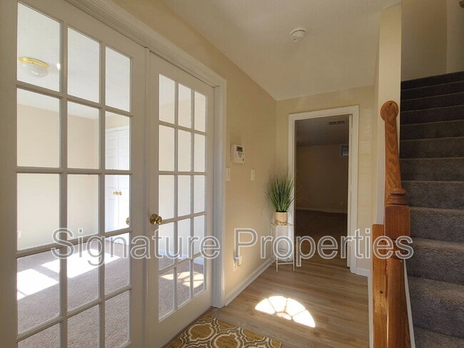 Photo - 106 Regina Ln