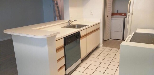 Photo - 9933 Westview Dr Unidad 427