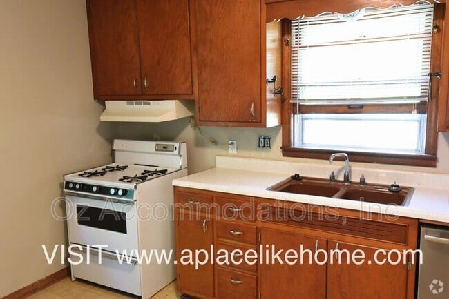 Building Photo - 3034 N 84th Terrace Rental