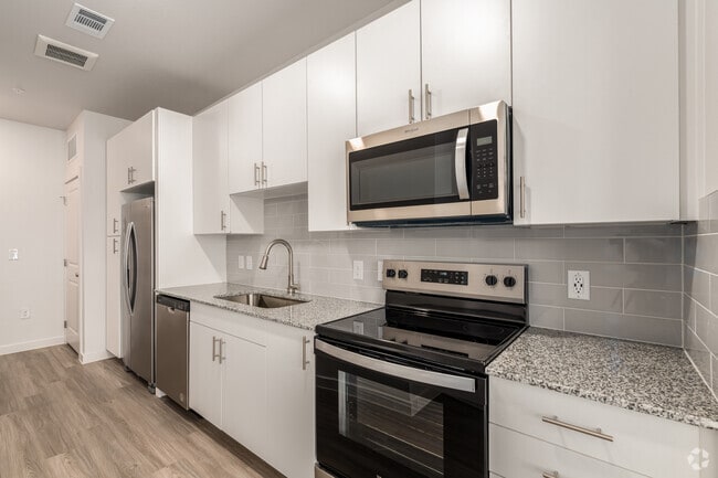 Efficiency - 512SF - Kitchen - SOFI at 6311