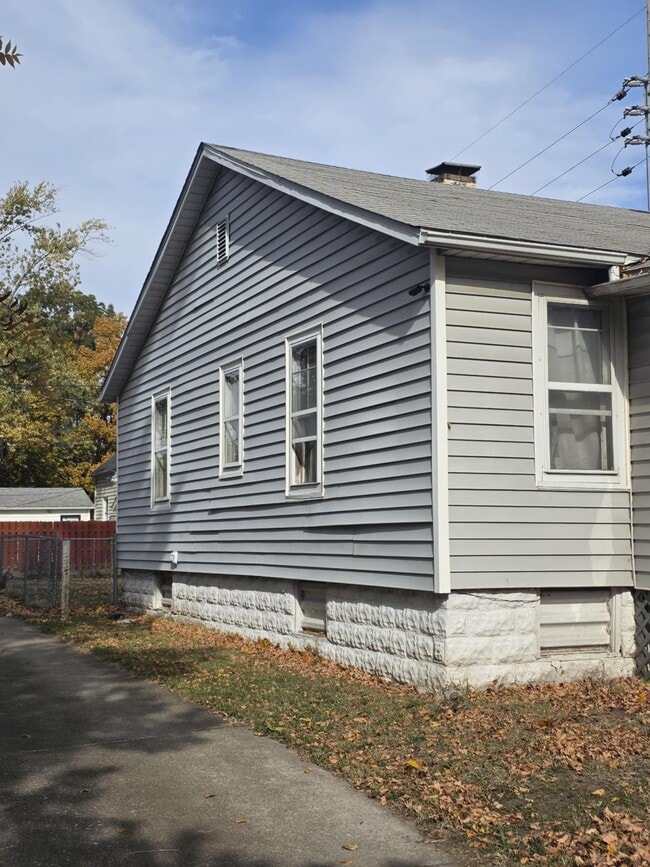 Photo - 1180 E Mueller Ave