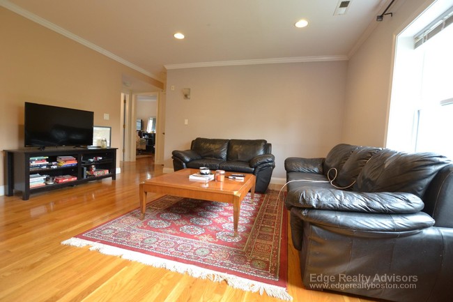 Photo - 172 Newton St Condo Unit 4