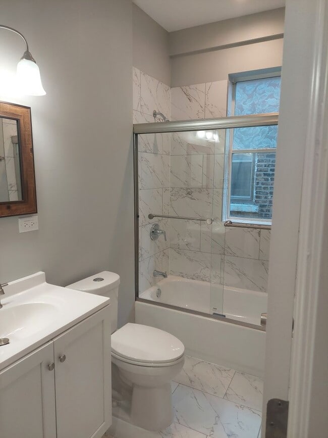 4117 S Albany Ave Unit 2F
