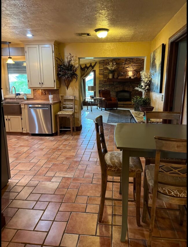 Photo - 910 Washington St