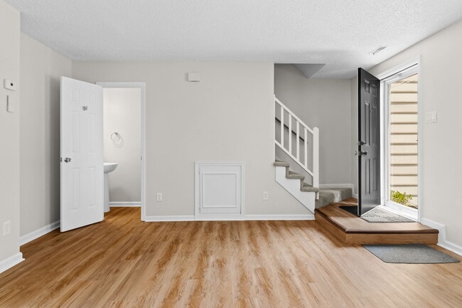 Photo - 908 Spinnaker Ct