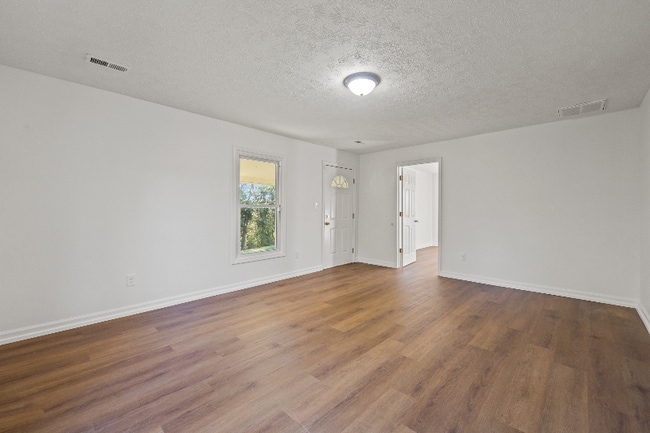 Photo - 684 Porter Rd