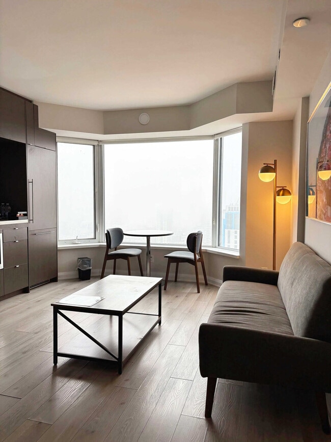 Building Photo - 14A Hazelton Ave Unit SI ID1510939P