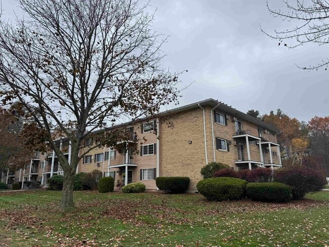 Photo - 379 Huse Rd Unit 14