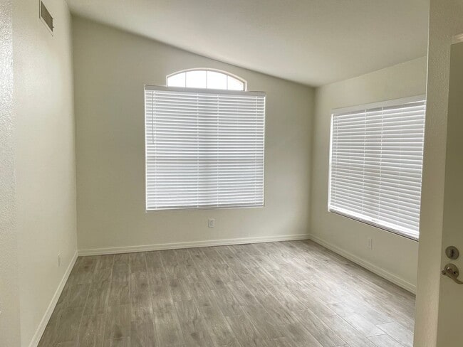 Photo - 1113 W Sparrow Dr