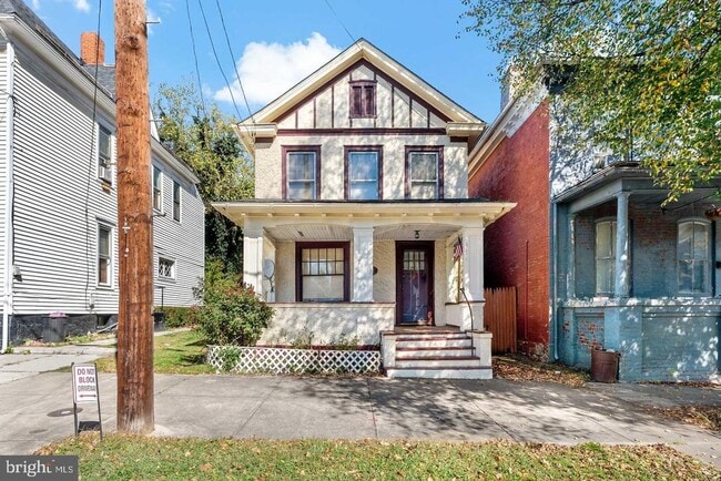 Building Photo - 314 W Martin St