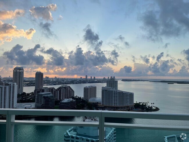 Building Photo - 950 Brickell Bay Dr Rental
