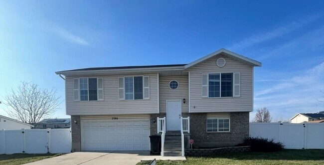 Photo - Your New Chapter Starts Here – 5 Bed, 2 Bath Syracuse Home + 2 Weeks Free!