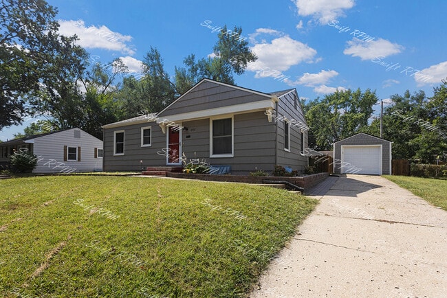 Building Photo - 8402 Boone Blvd Rental