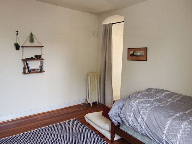 Building Photo - 3601 Keswick Rd Unit 1