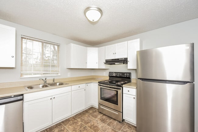 Photo - 110 Compass Ln