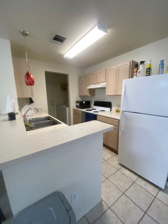 Photo - 3 Bed 3.5 Bath Duplex on TXST Bus Route!