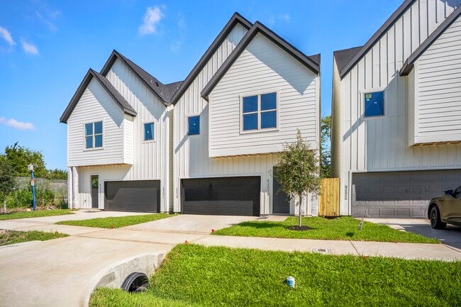 Building Photo - 4201 Oats St