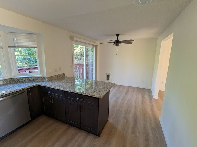 Photo - 12819- 12821 Waller Rd E Unit 12821