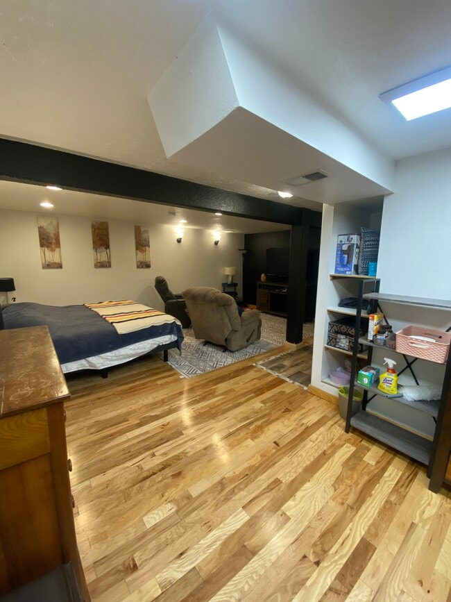 King size bed - 11343 W Berry Pl Rental