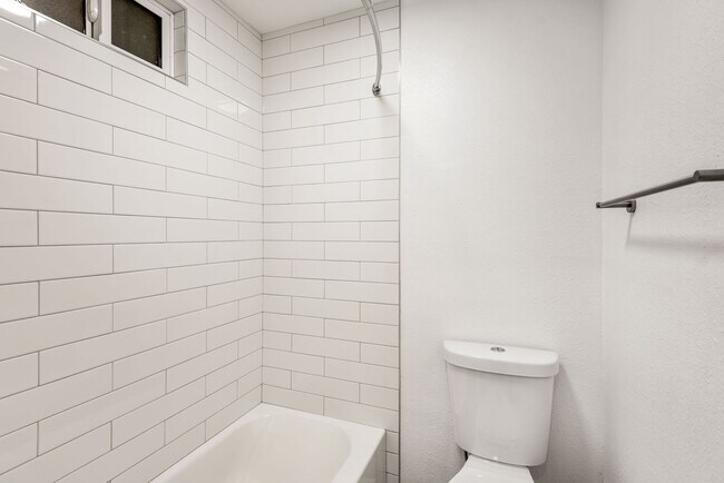 Photo - 2200 6th Ave