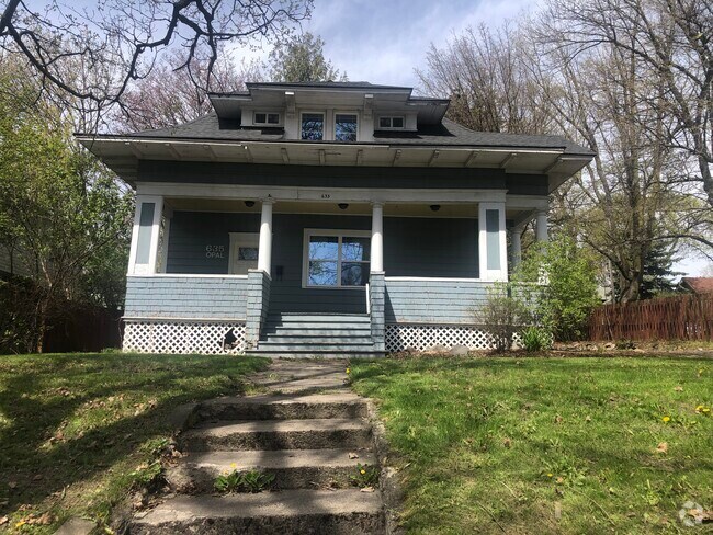 Building Photo - 635 NE Opal St Rental