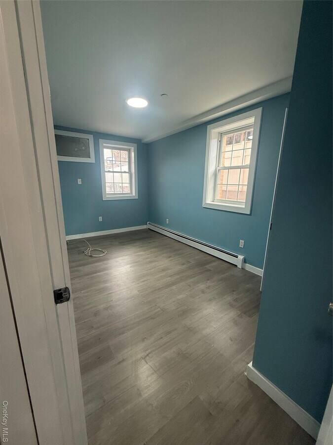 Photo - 188-27 Woodhull Ave Unidad 2