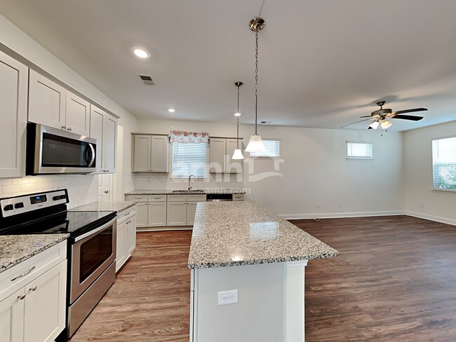 Photo - 417 Oscar Way