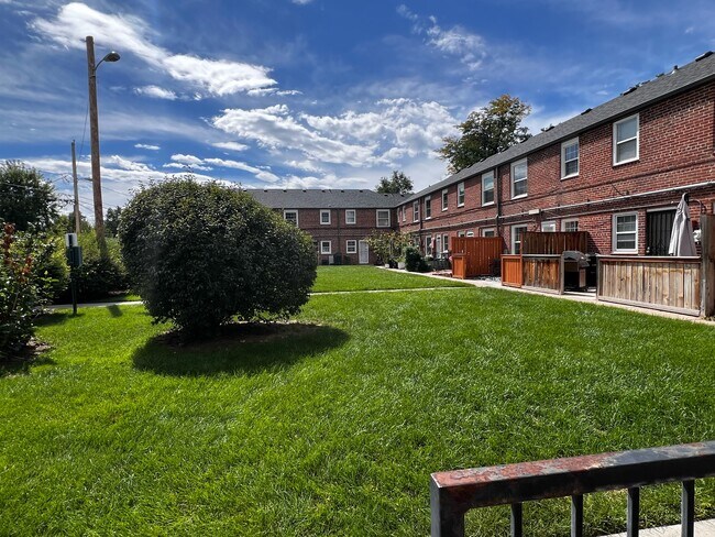 Photo - 2808 Jasmine St Unit Park Hill Condo 2b 1ba $1,950