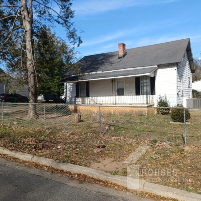 Building Photo - 18 21st St