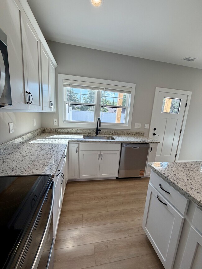 Photo - 118 Beechwood Dr Unit B
