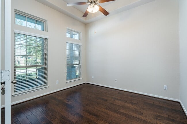 Photo - 22918 Caverly Ln