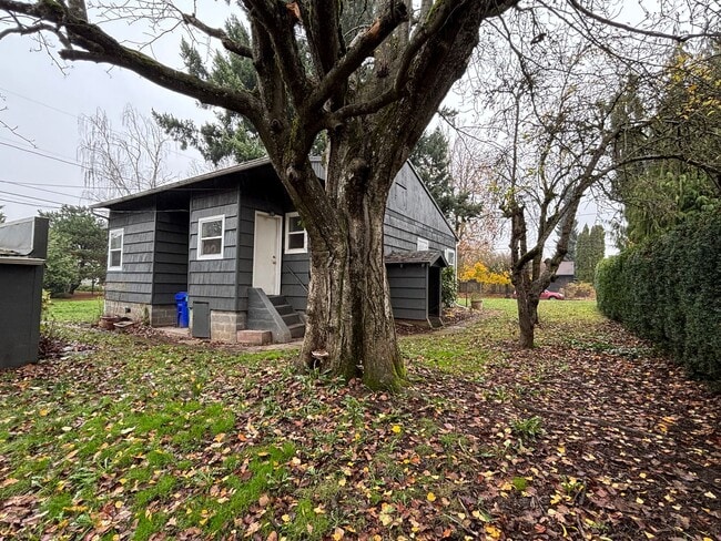 Photo - Half off first month's rent! Cute 2-bdrm/1-bath St. Johns duplex. Garage, new paint/carpet/fridge Unit 9848 N Willamette