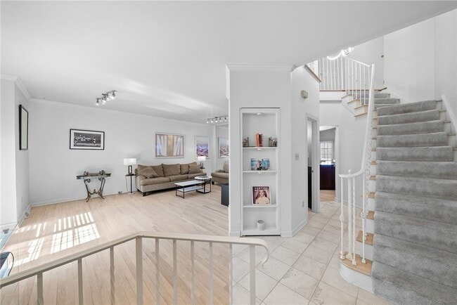 Photo - 302 Kingsberry Cir