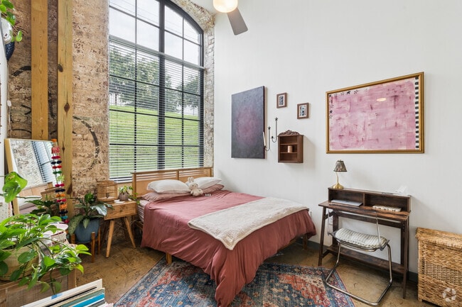 1BR, 1BA - 547SF - Bedroom