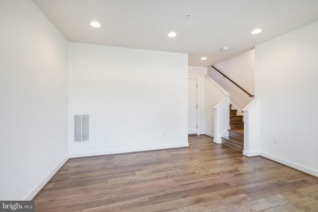 Building Photo - 16560 Crabbs Branch Way